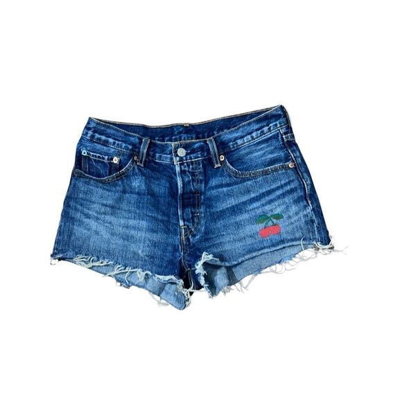 Nice Levi's 501 original Dark wash Levi’s 501 shorts with cute cherry detail siz - Picture 2 of 9